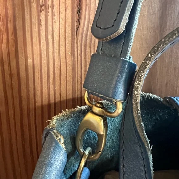 Portland Leather Crossbody or Shoulder Bag - Picture 4 of 8